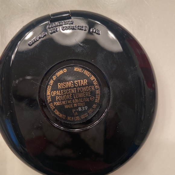 MAC Opalescent Powder - Rising Star - Picture 4 of 4